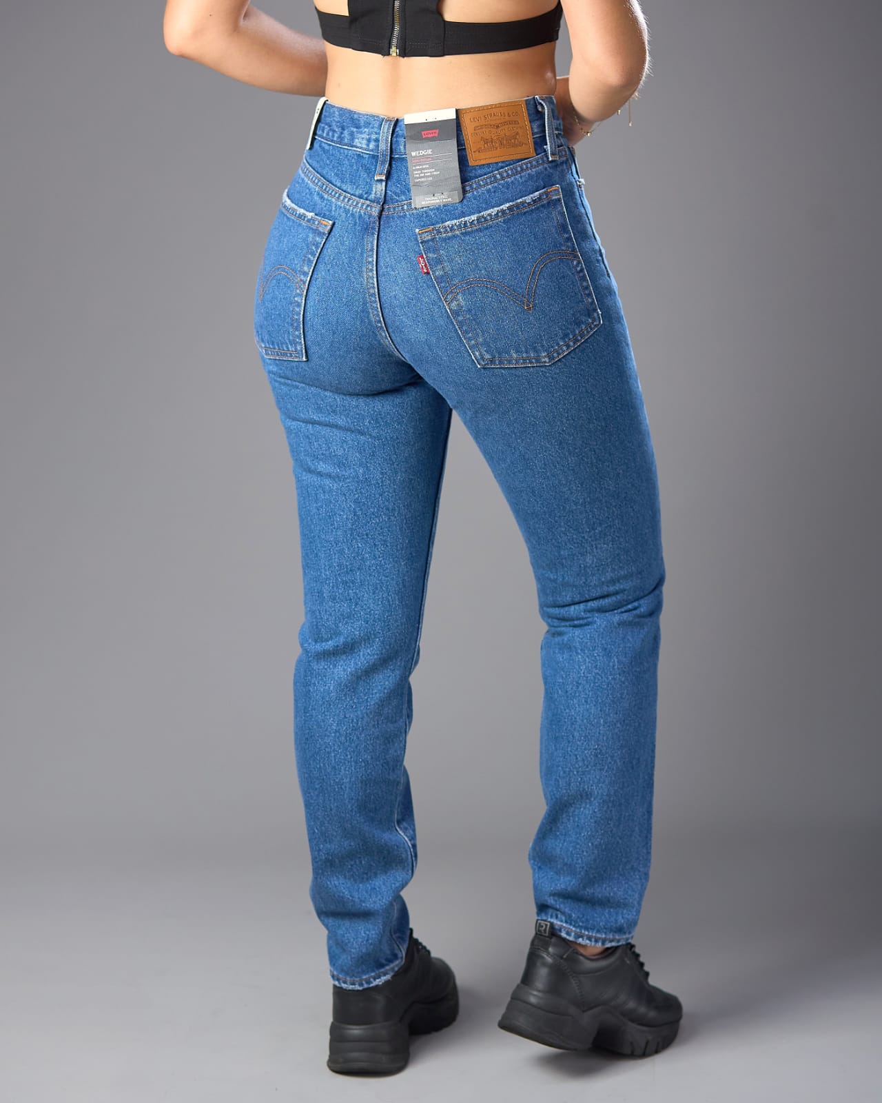 JEANS LEVIS DE MUJER WEDGIE STRAIGHT HIGH RISE - Imagen 2